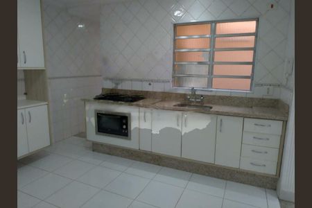 Casa à venda com 2 quartos, 176m² em Cidade Domitila, São Paulo
