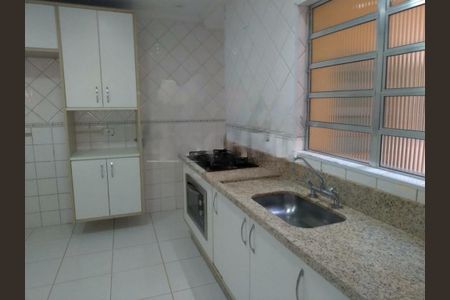 Casa à venda com 2 quartos, 176m² em Cidade Domitila, São Paulo