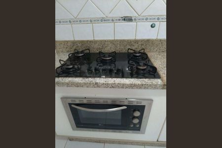 Casa à venda com 2 quartos, 176m² em Cidade Domitila, São Paulo