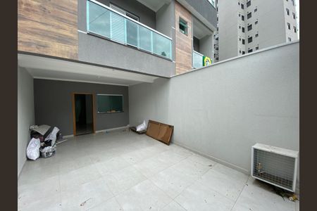 Casa à venda com 115m², 2 quartos e 2 vagas