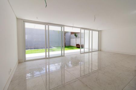 Casa à venda com 8 quartos, 520m² em Vila Elvira, São Paulo