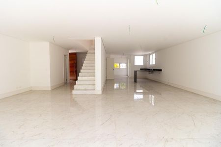 Casa à venda com 8 quartos, 520m² em Vila Elvira, São Paulo