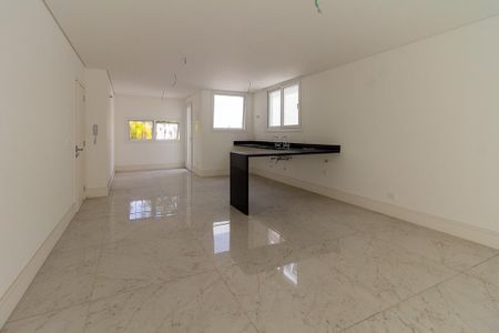 Casa à venda com 8 quartos, 520m² em Vila Elvira, São Paulo