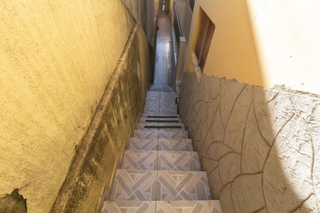 Casa para alugar com 160m², 2 quartos e 1 vaga Casa para alugar com 160m², 2 quartos e 1 vagaEscada