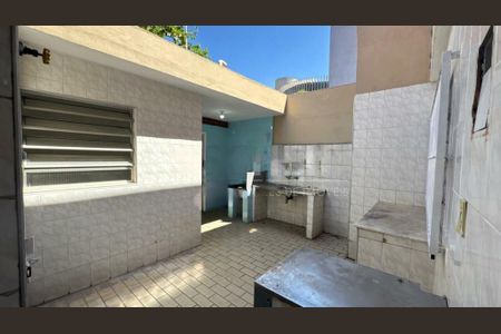 Casa à venda com 155m², 3 quartos e 2 vagas