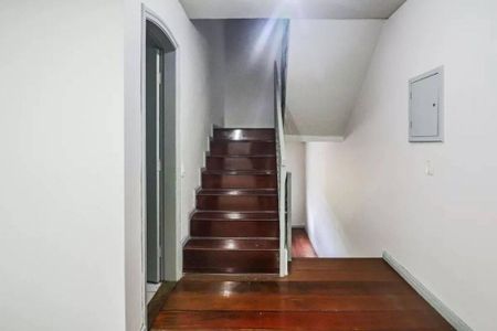 Casa à venda com 4 quartos, 250m² em Jardim das Vertentes, São Paulo