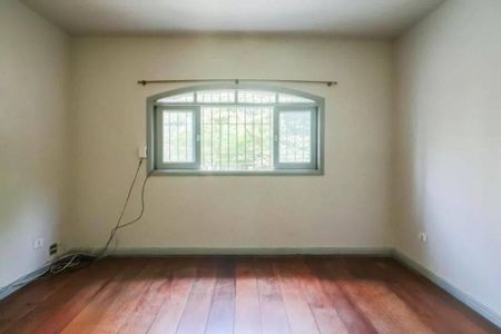 Casa à venda com 4 quartos, 250m² em Jardim das Vertentes, São Paulo