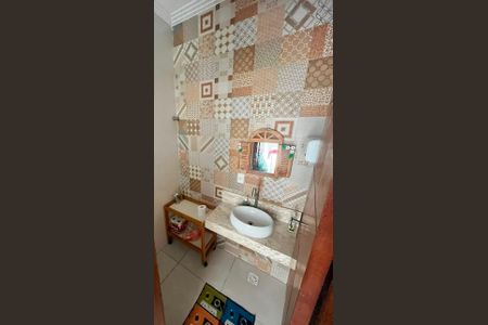 Casa à venda com 100m², 2 quartos e 1 vaga Casa à venda com 100m², 2 quartos e 1 vagaBanheiro