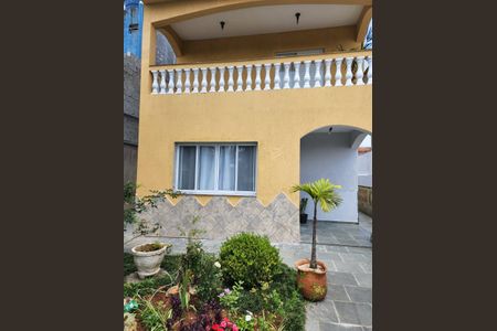 Casa à venda com 175m², 3 quartos e 5 vagas Casa à venda com 175m², 3 quartos e 5 vagasÁrea Externa