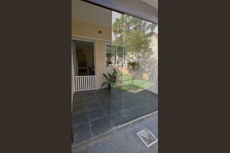 Casa à venda com 175m², 3 quartos e 5 vagas Casa à venda com 175m², 3 quartos e 5 vagasVaranda