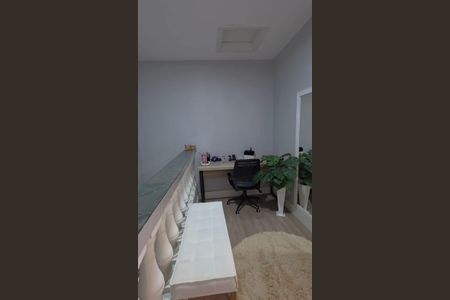 Casa à venda com 175m², 3 quartos e 5 vagas Casa à venda com 175m², 3 quartos e 5 vagasEscritório