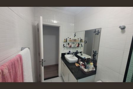 Banheiro 2 de casa à venda com 3 quartos, 125m² em Jardim Tango, São Paulo