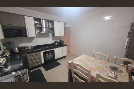 Casa à venda com 125m², 3 quartos e 4 vagas Casa à venda com 125m², 3 quartos e 4 vagasCozinha
