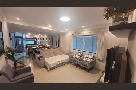 Casa à venda com 3 quartos, 125m² em Jardim Tango, São Paulo