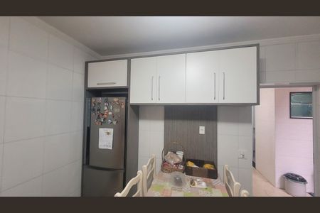 Casa à venda com 125m², 3 quartos e 4 vagas Casa à venda com 125m², 3 quartos e 4 vagasCozinha - Armários