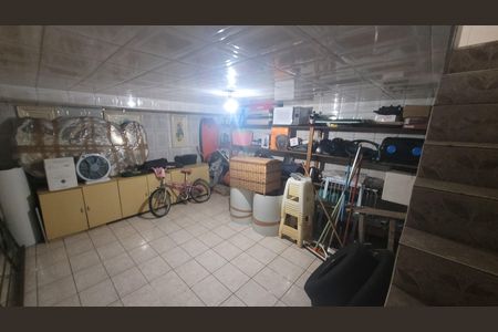 Casa à venda com 125m², 3 quartos e 4 vagas Casa à venda com 125m², 3 quartos e 4 vagasPorão