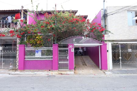 Casa à venda com 208m², 2 quartos e 5 vagasFachada do imóvel - Placa grande instalada no portão do imóvel, em 10.06.26,com código WYNY-778