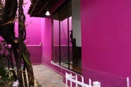 Casa à venda com 208m², 2 quartos e 5 vagasVaranda