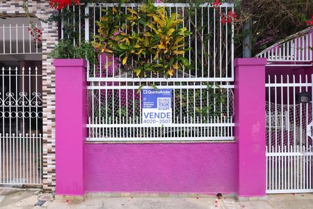 Casa à venda com 208m², 2 quartos e 5 vagasPlaca grande instalada no portão do imóvel, em 10.06.26,com código WYNY-778