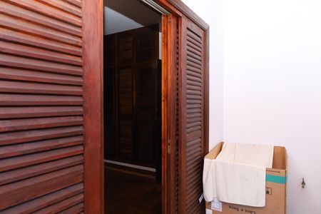 Casa à venda com 208m², 2 quartos e 5 vagasSacada - Suíte 2