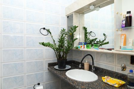 Casa à venda com 208m², 2 quartos e 5 vagasBanheiro 1 - Suíte 1
