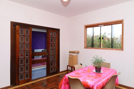 Casa à venda com 208m², 2 quartos e 5 vagasSuíte 2