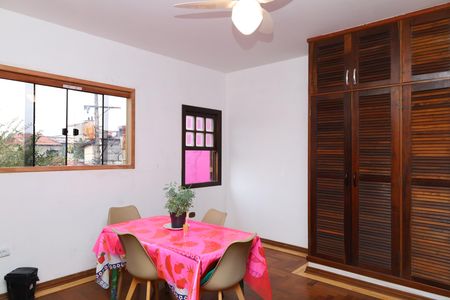 Casa à venda com 208m², 2 quartos e 5 vagasSuíte 2
