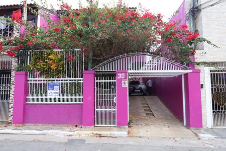 Casa à venda com 208m², 2 quartos e 5 vagasFachada do imóvel - Placa grande instalada no portão do imóvel, em 10.06.26, com código WYNY-778