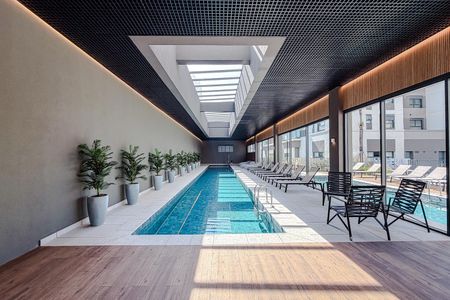 Apartamento à venda com 175m², 3 quartos e 2 vagas Apartamento à venda com 175m², 3 quartos e 2 vagasÁrea comum - Piscina