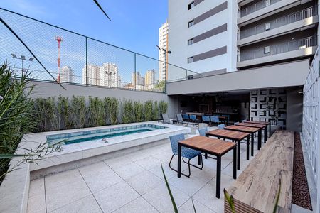 Apartamento à venda com 175m², 3 quartos e 2 vagas Apartamento à venda com 175m², 3 quartos e 2 vagasÁrea comum - Piscina