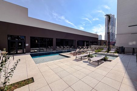 Apartamento à venda com 175m², 3 quartos e 2 vagas Apartamento à venda com 175m², 3 quartos e 2 vagasÁrea comum - Piscina