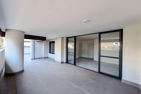 Apartamento à venda com 175m², 3 quartos e 2 vagas Apartamento à venda com 175m², 3 quartos e 2 vagasVaranda