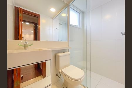 Banheiro da Suíte de apartamento para alugar com 2 quartos, 51m² em Quitaúna, Osasco