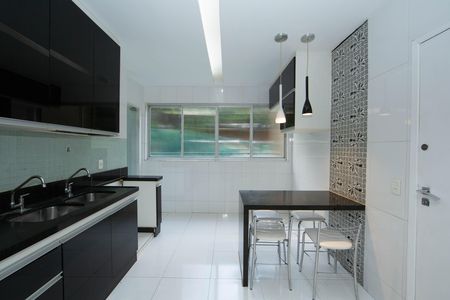 Apartamento à venda com 100m², 3 quartos e 2 vagas Apartamento à venda com 100m², 3 quartos e 2 vagasCOZINHA