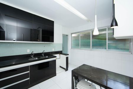 Apartamento à venda com 100m², 3 quartos e 2 vagas Apartamento à venda com 100m², 3 quartos e 2 vagasCOZINHA