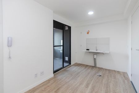 Sala/ Cozinha de apartamento para alugar com 2 quartos, 36m² em Jardim Aeroporto, São Paulo