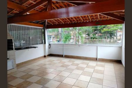 Casa à venda com 3 quartos, 220m² em Jardim Lallo, São Paulo