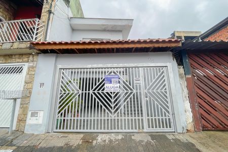 Casa para alugar com 104m², 2 quartos e 2 vagas Casa para alugar com 104m², 2 quartos e 2 vagasFachada