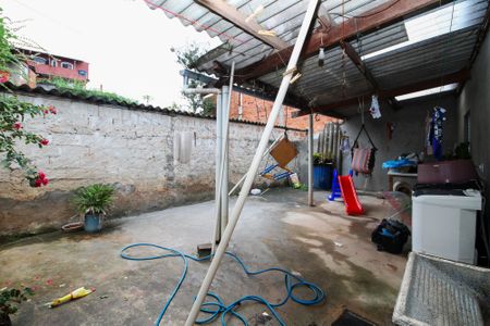 Casa para alugar com 56m², 2 quartos e sem vaga Casa para alugar com 56m², 2 quartos e sem vagaQuintal