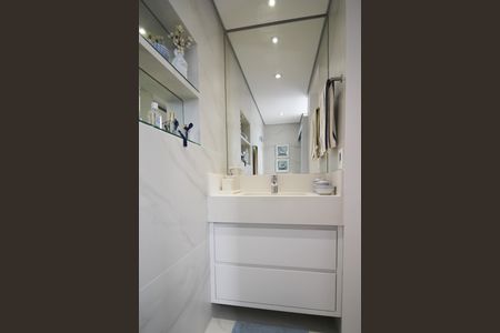 Apartamento à venda com 108m², 2 quartos e 2 vagas Apartamento à venda com 108m², 2 quartos e 2 vagasBanheiro da Suíte 2