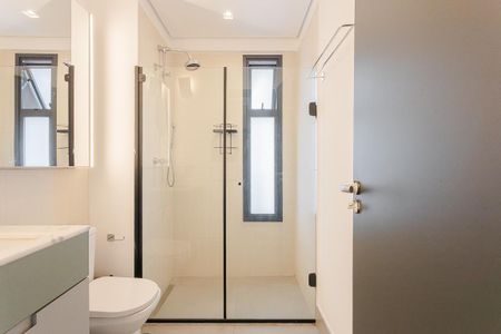 Banheiro de kitnet/studio para alugar com 1 quarto, 54m² em Pinheiros, São Paulo