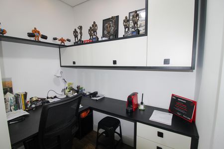 Apartamento à venda com 136m², 3 quartos e 3 vagas Apartamento à venda com 136m², 3 quartos e 3 vagasEscritório
