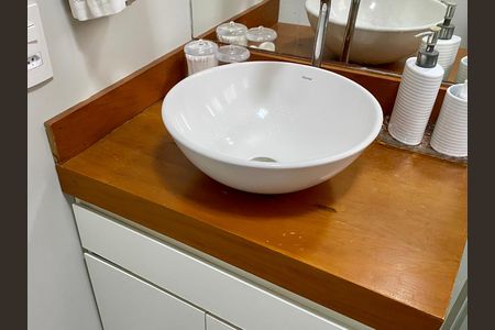 Apartamento à venda com 58m², 2 quartos e 1 vaga Apartamento à venda com 58m², 2 quartos e 1 vagaBanheiro 2
