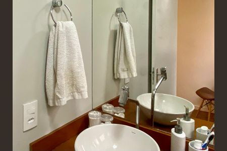 Apartamento à venda com 58m², 2 quartos e 1 vaga Apartamento à venda com 58m², 2 quartos e 1 vagaBanheiro 2