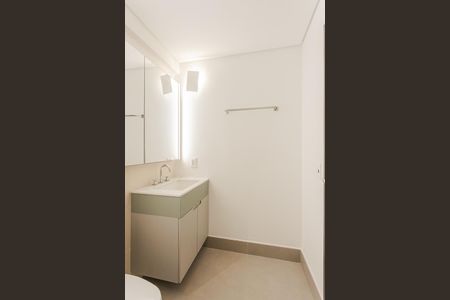 Banheiro de apartamento para alugar com 1 quarto, 55m² em Pinheiros, São Paulo
