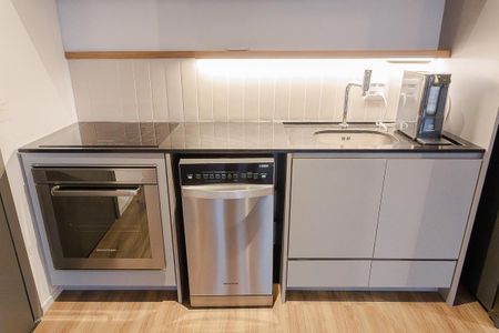Cozinha de apartamento para alugar com 1 quarto, 55m² em Pinheiros, São Paulo