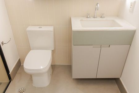 Banheiro de apartamento para alugar com 1 quarto, 55m² em Pinheiros, São Paulo