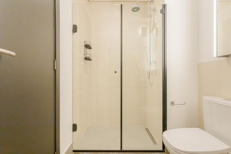 Banheiro de apartamento para alugar com 1 quarto, 55m² em Pinheiros, São Paulo