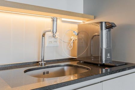 Cozinha de apartamento para alugar com 1 quarto, 55m² em Pinheiros, São Paulo