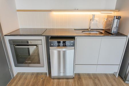 Cozinha de apartamento para alugar com 1 quarto, 55m² em Pinheiros, São Paulo